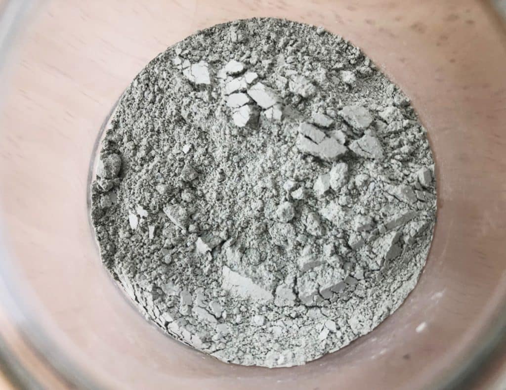 Argile verte : Quels bienfaits ? Quels usages ? Comment l'utiliser ? la poudre à tout faire ! Argile verte : Quels bienfaits ? Quels usages ? Comment l'utiliser ? la poudre à tout faire !