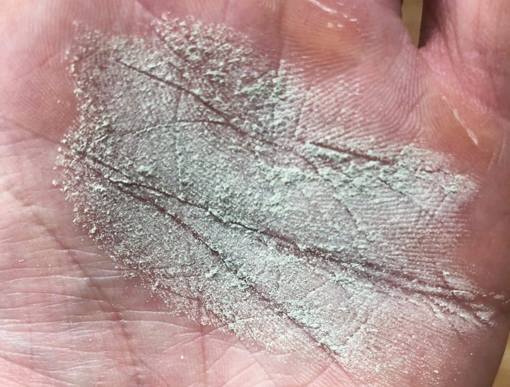 Argile verte : Quels bienfaits ? Quels usages ? Comment l'utiliser ? la poudre à tout faire ! Argile verte : Quels bienfaits ? Quels usages ? Comment l'utiliser ? la poudre à tout faire !