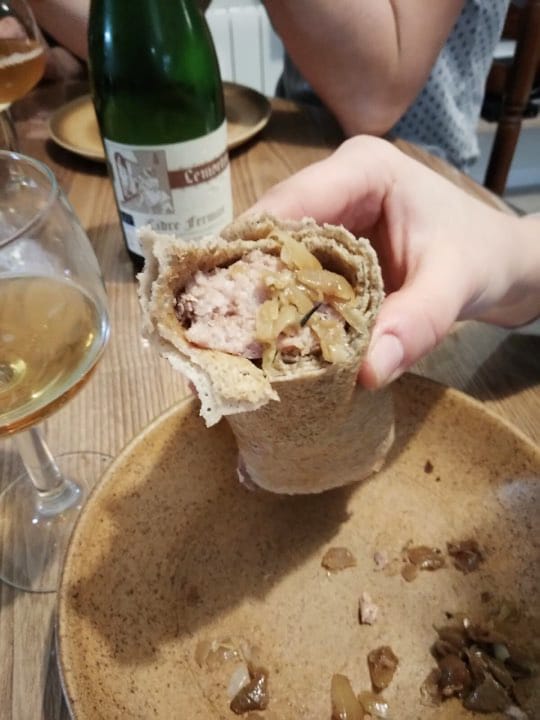 La galette saucisse, symbole gastronomique de la Bretagne ! La galette saucisse, symbole gastronomique de la Bretagne !