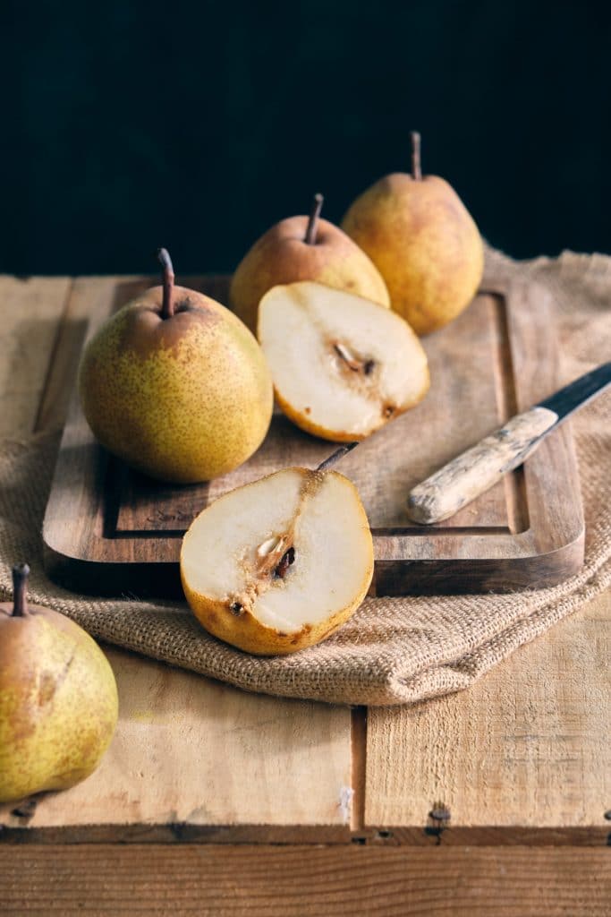 Recette de gâteau à la poire (avec une touche de chocolat)