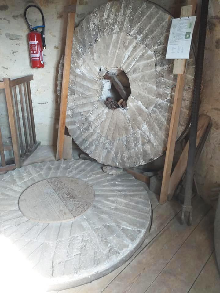 Les Vents d'Anges : Rencontre avec la meunière du Moulin de la Bicane. Les Vents d'Anges : Rencontre avec la meunière du Moulin de la Bicane.