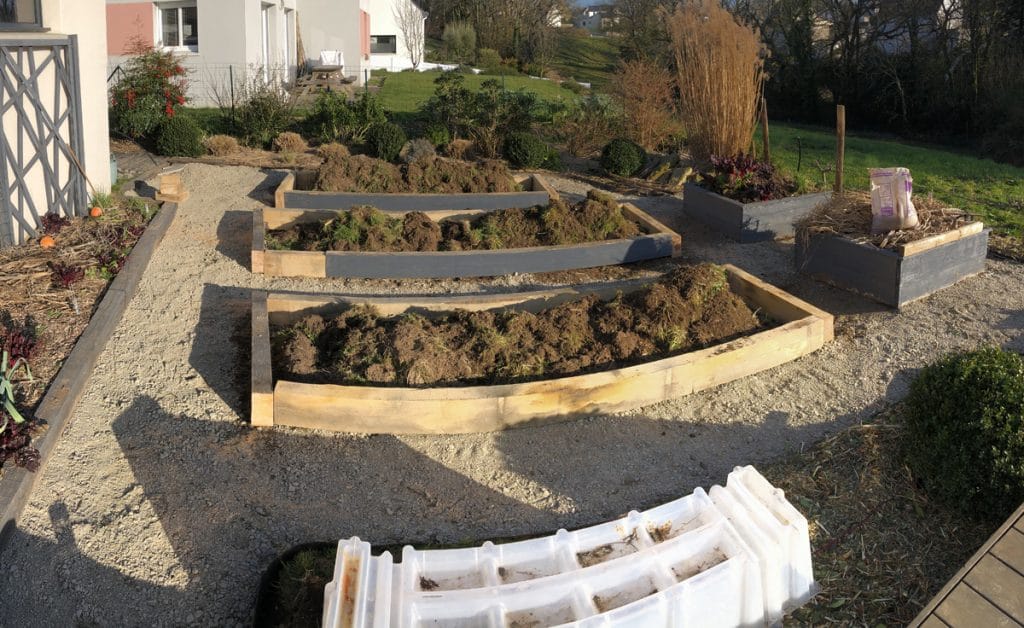 J'ai transformé ma pelouse en potager ! [GUIDE]