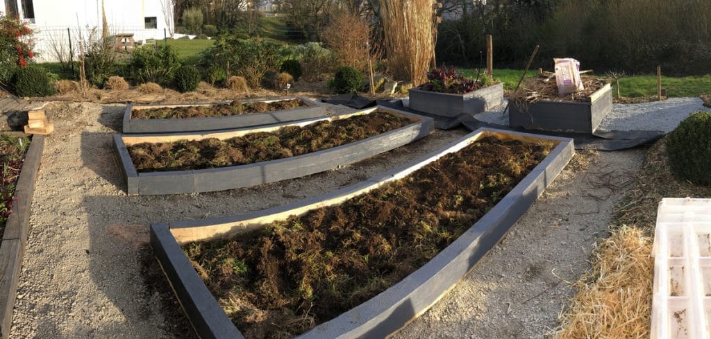 J'ai transformé ma pelouse en potager ! [GUIDE]