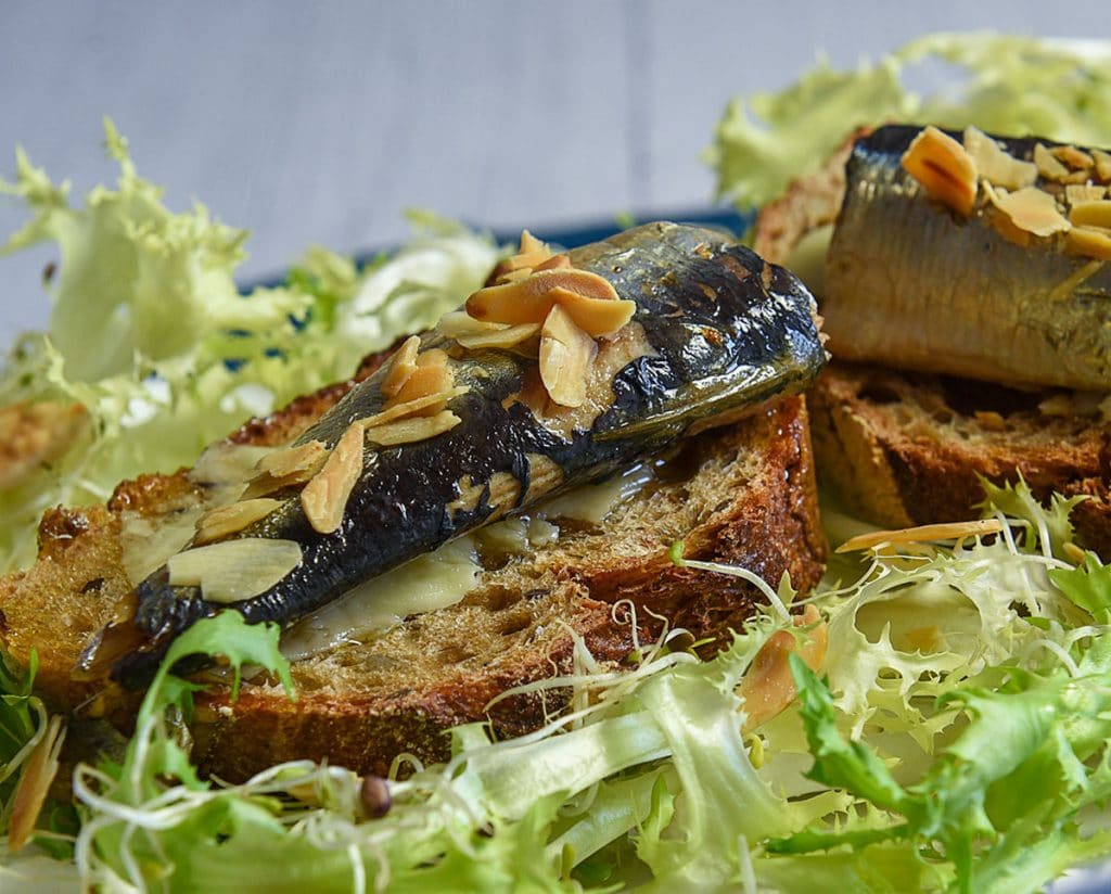 La boite de sardine : histoire, bienfaits, recettes... on vous dit tout !