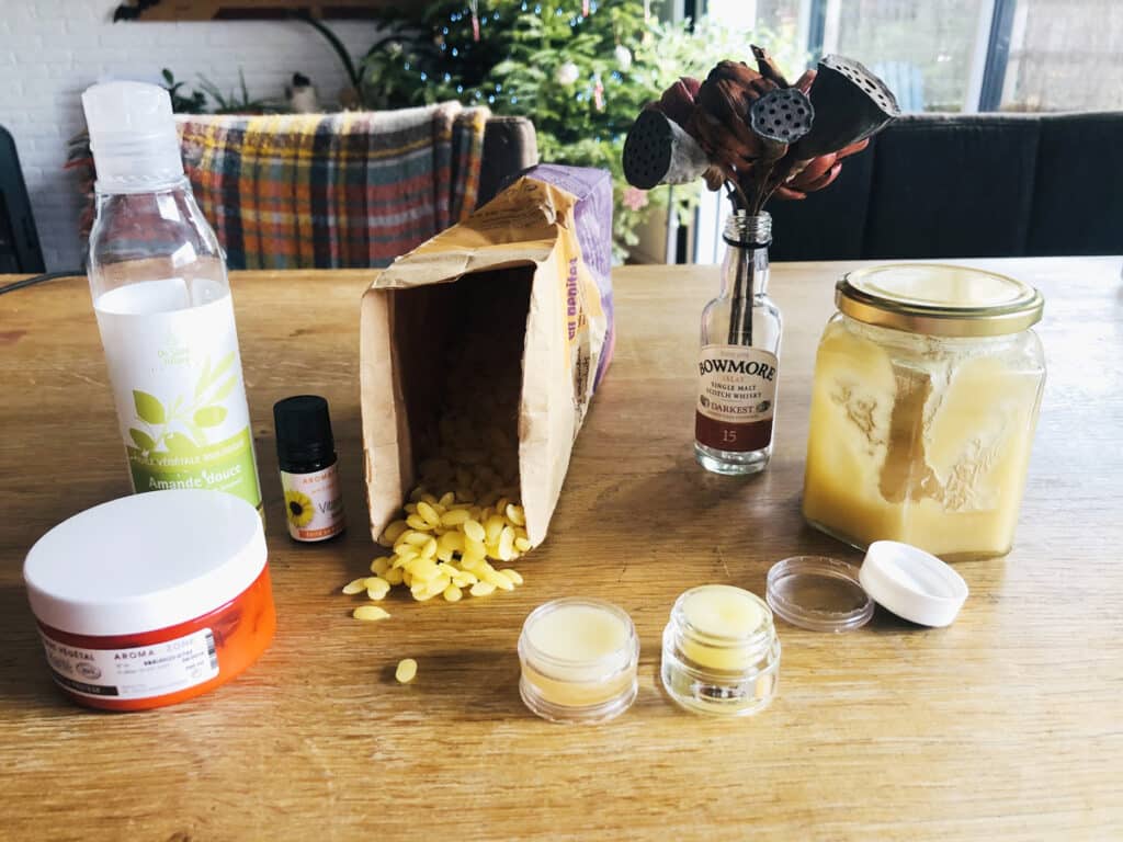 Cire d’abeille : Qu’est-ce que c’est ? Quels bienfaits ? Comment l’utiliser ? Cire d’abeille : Qu’est-ce que c’est ? Quels bienfaits ? Comment l’utiliser ?